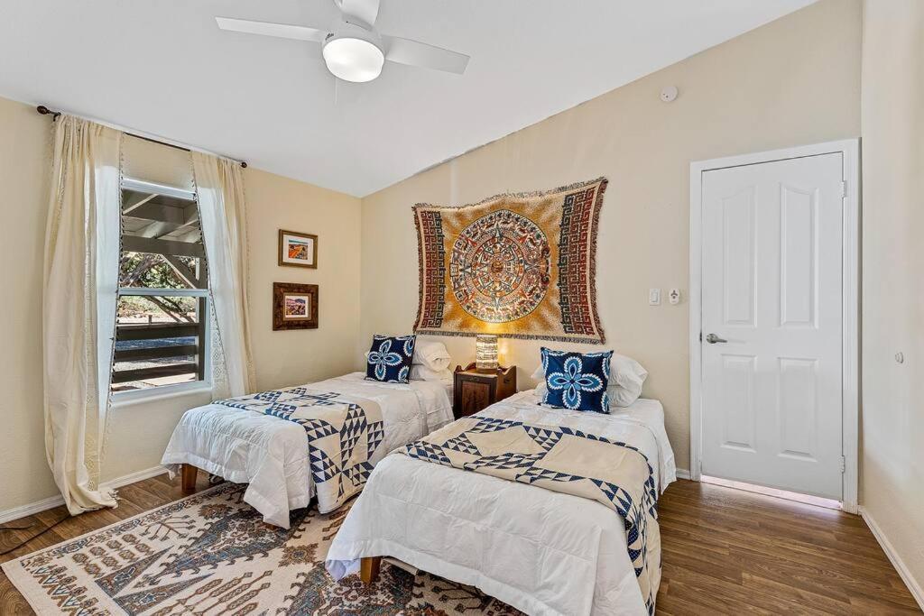 Serene Home- Sleeps 16 - Pet Friendly - Hot Tub - Pool -2 Kitchens! セドナ エクステリア 写真