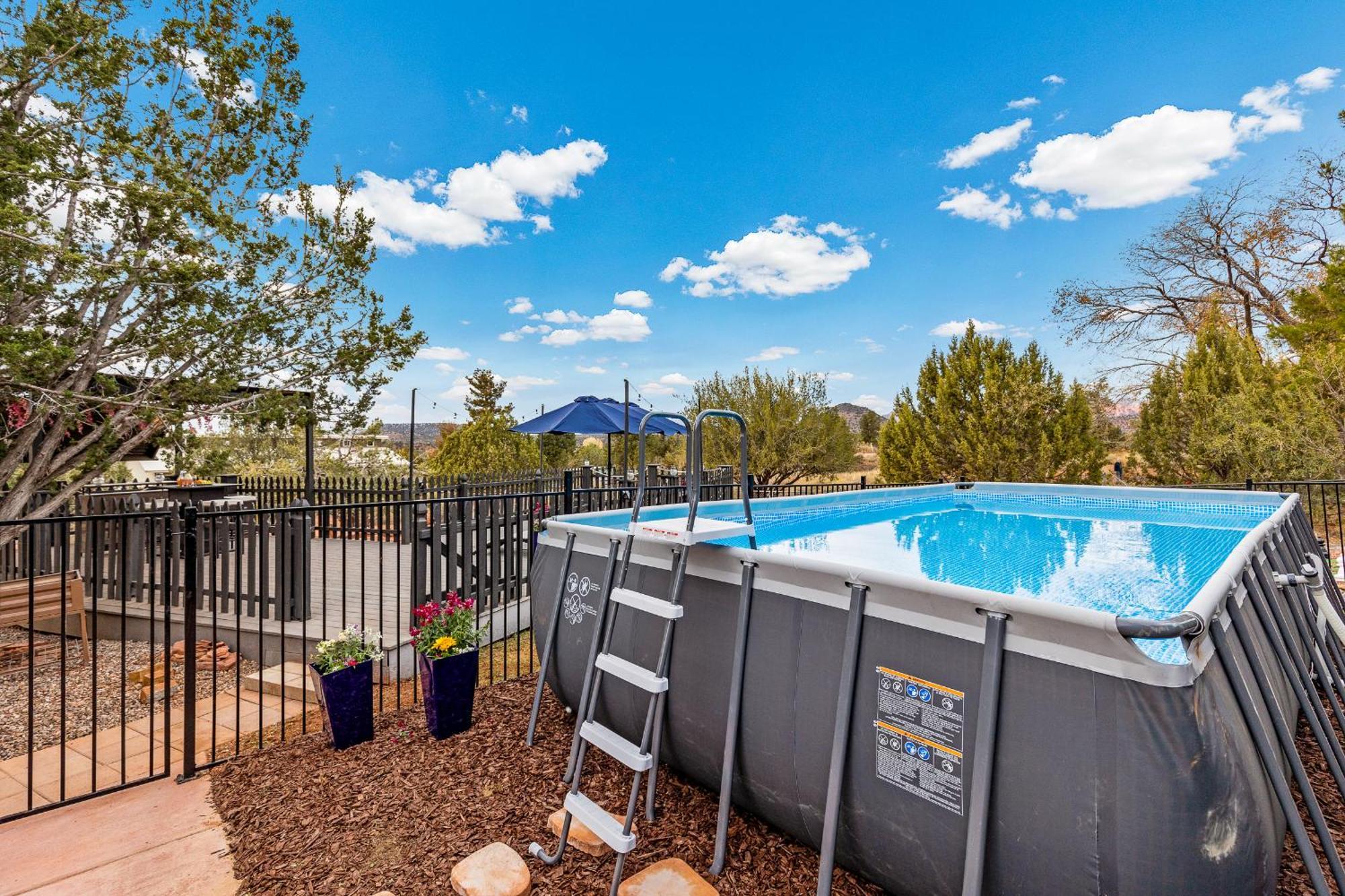 Serene Home- Sleeps 16 - Pet Friendly - Hot Tub - Pool -2 Kitchens! セドナ エクステリア 写真