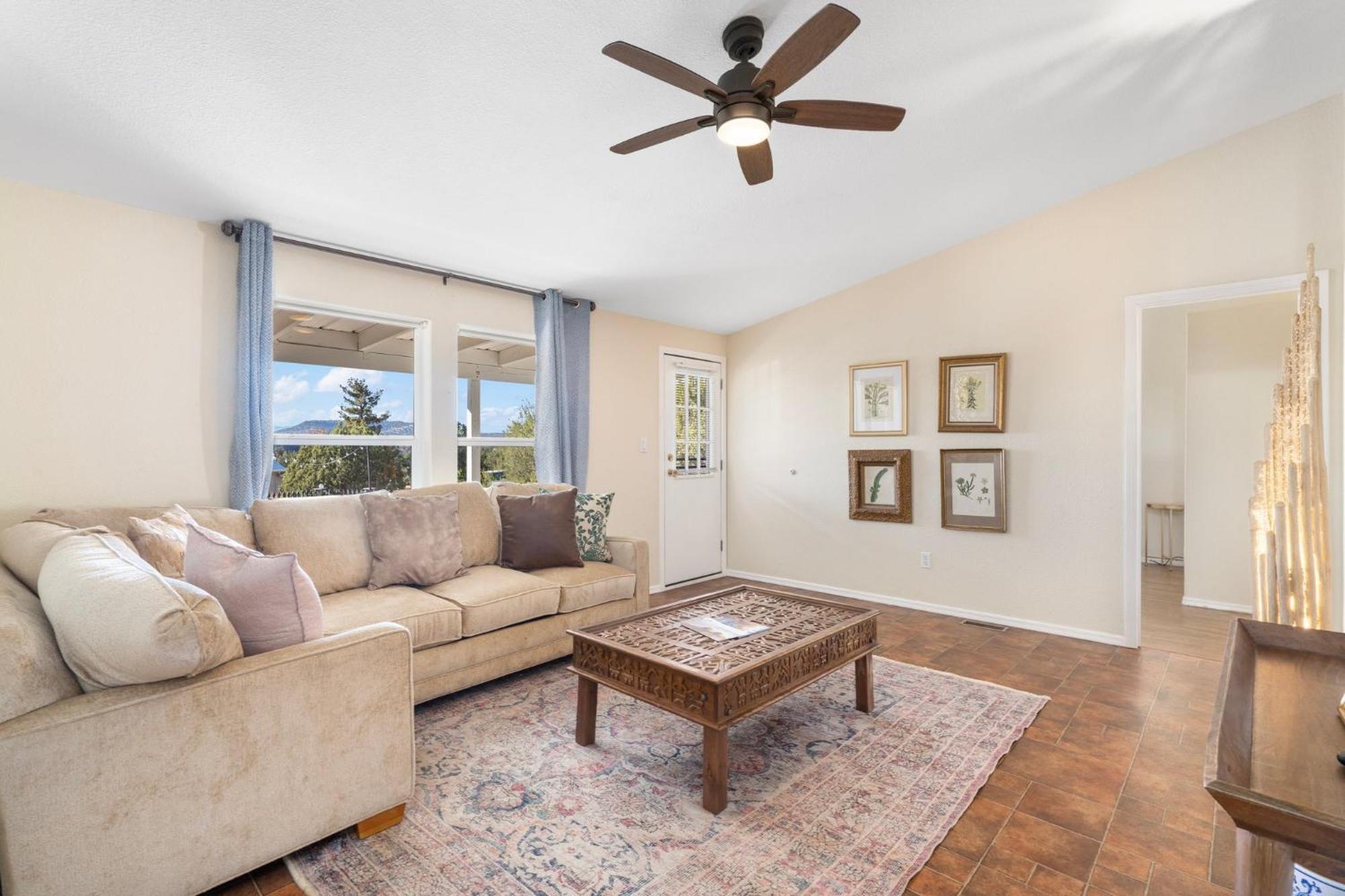 Serene Home- Sleeps 16 - Pet Friendly - Hot Tub - Pool -2 Kitchens! セドナ エクステリア 写真